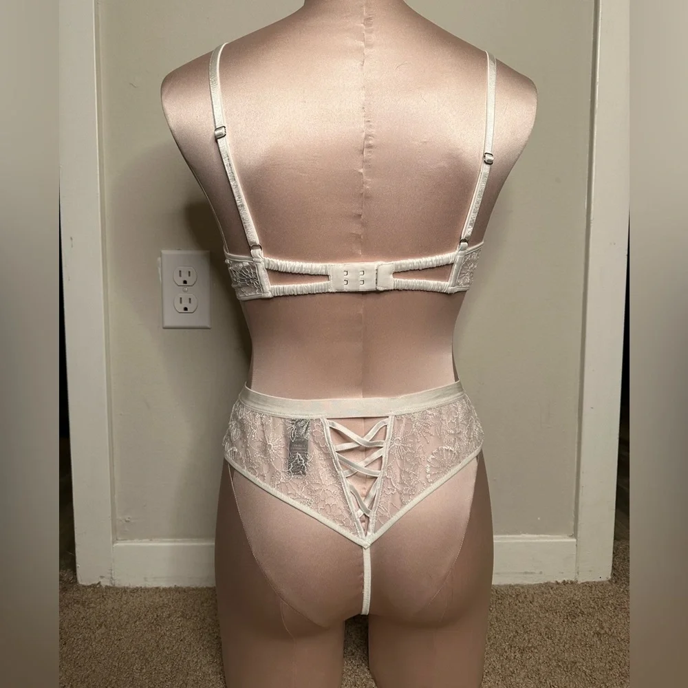 Embroidered set - Picture 3 of 4